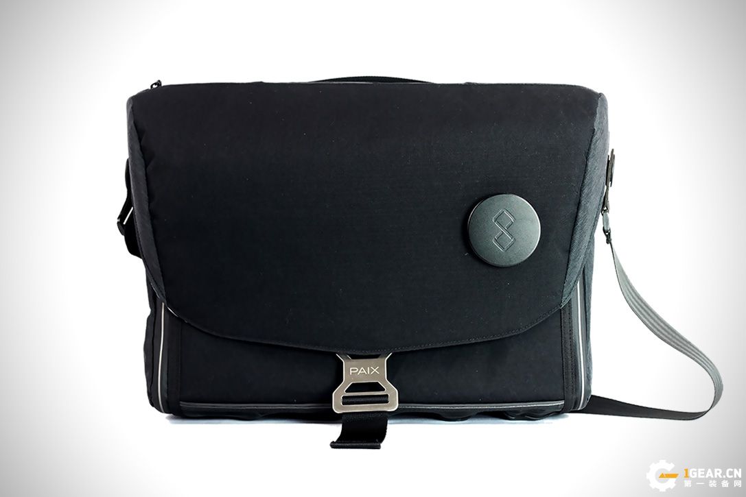 本年度最全能背包，一款可无线充电、防偷和摄影的邮差包